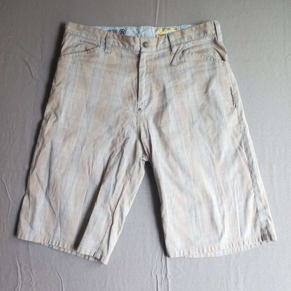 Analog skater shorts men's size 34 cream with light blue plaid pattern